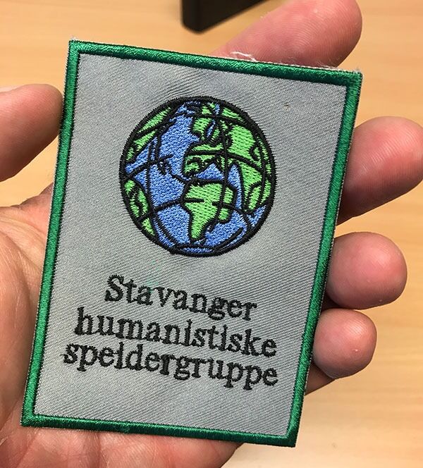 I 2006 ble Stavanger humanistiske speidergruppe nektet opptak i NSF. Nå burde dørene stå åpne. Fri tanke har hatt jakkemerket liggende siden vi skrev om saken for over ti år siden.
 Foto: Even Gran