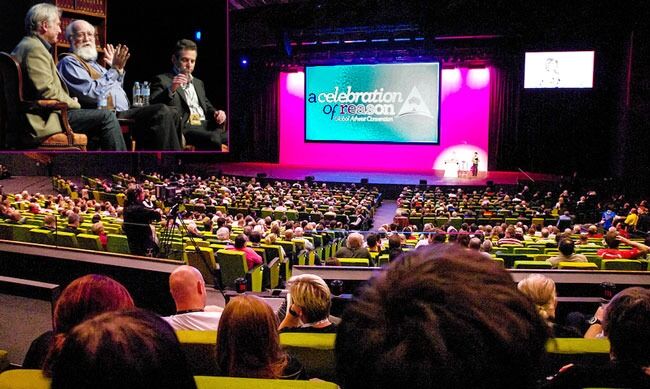 Historiens største ateistkonferanse ble nylig holdt i Melbourn, Australia. 4000 deltakere kom blant annet for å høre Richard Dawkins, Daniel Dennett og Sam Harris.
 Foto: crouchy69/reuvenim