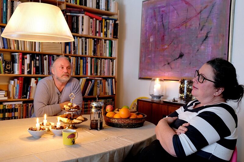 Livssynsdialogen mellom ekteparet foregår gjerne ved spisebordet.
 Foto: Bjørn Harry Schønhaug
