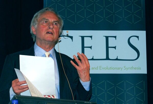Richard Dawkins snakker varmt og engasjert om vitenskap. Det er CEES - Centre for Ecological and Evolutionary Synthesis - som stod bak dagens arrangement.
 Foto: Even Gran