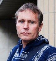 Arild Knutsen jobber med Livssynsnøytrale samtalegrupper for rusavhengige og deres pårørende. Han etterlyser et utvidet tilbud.