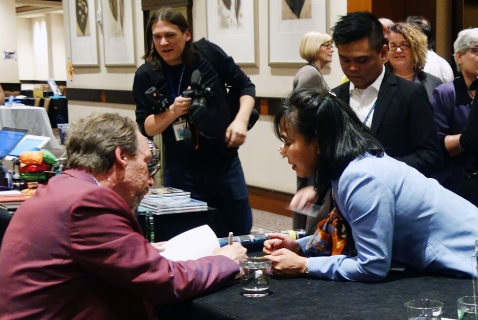 Lawrence Krauss signerer bøker for amerikanske humanister i 2015.
 Foto: Even Gran