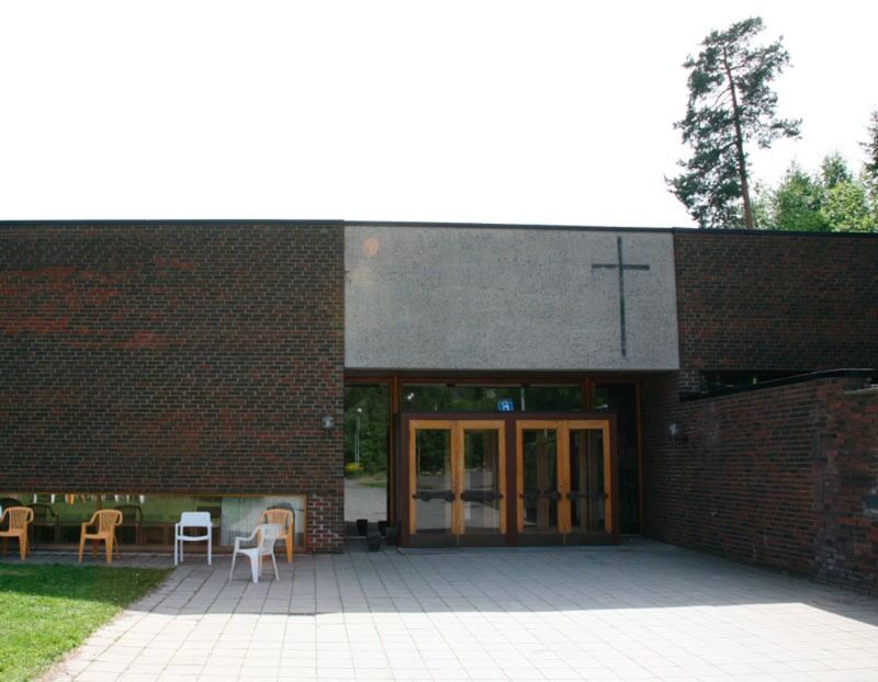 Her i Østerås kirke holder Bekkestua skole i Bærum skoleavslutningene sine.
 Foto: Wikipedia commons@Hans A. Rosbach