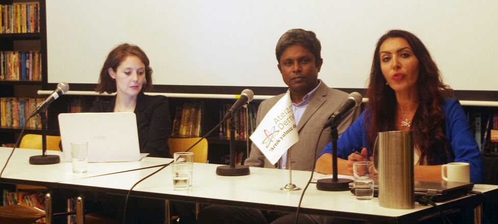 Elizabeth O’Casey fra IHEU, Ahmedur Rashid Chowdhury alias "Tutul", og Zehra Pala, lederen av den tyrkiske organisasjonen Ateizm Denergi fortalte hvordan det er å være ateist rundt om i verden.
 Foto: John Færseth