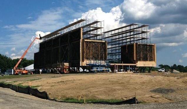Bilde fra byggingen av Noas ark til storfilmen "Noah". Den skal etter planen komme på kino i 2014.
