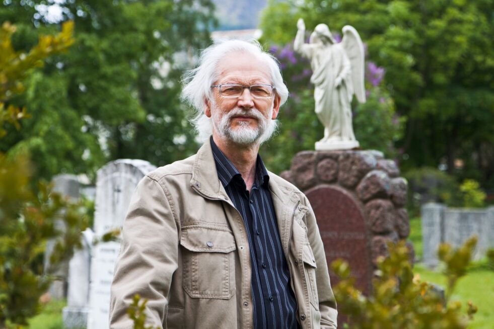 Professor Per Magne Aadnanes skiller ikke selv mellom religioner og livssyn, men mellom religiøse og sekulære livssyn. Han mener Kunnskapsdepartementets religionsdefinisjon er utilstrekkelig.
 Foto: Høgskulen i Volda