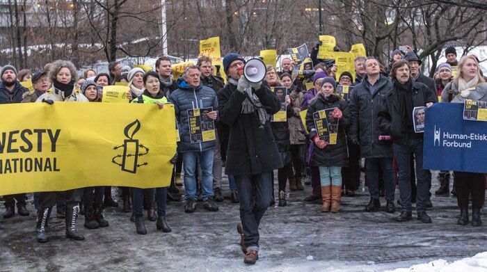 Amnesty Norges generalsekretær John Peder Egenæs ledet protestropene: «Free Raif Badawi! Stop the flogging!»
 Foto: Dan-Raoul Husebø Miranda