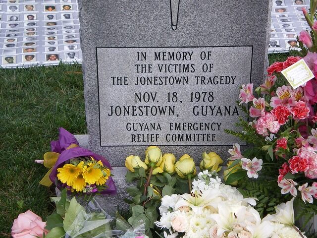 I Oakland utenfor San Francisco er det reist et minnesmerke over de 918 menneskene som døde totalt i Jonestown-tragedien.
 Foto: Peoples Temple / Jonestown Gallery