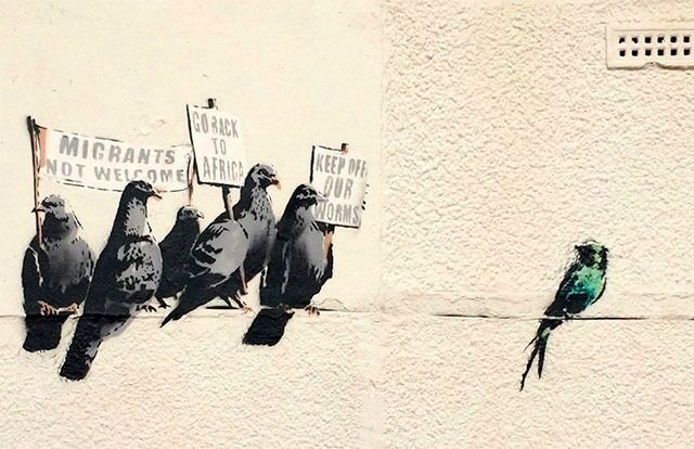 Dette veggmaleriet ble malt over i Clacton on Sea i England, fordi noen meldte inn til de lokale myndighetene at det var "rasistisk og støtende".
 Foto: Banksy.co.uk