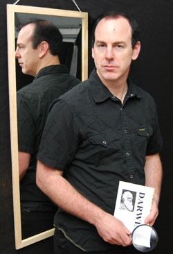 Punk rock and Darwin are important elements in Greg Graffin's life. The picture is taken backstage after Bad Religion's concert at Hovefestivalen this summer.