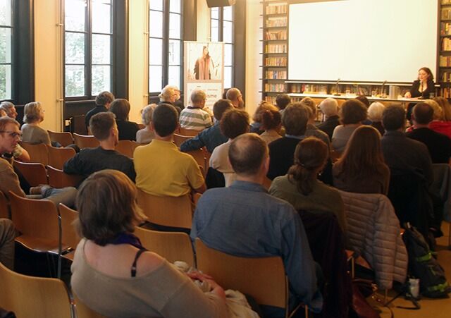 Det var godt oppmøte på gårsdagens møte på Litteraturhuset i Oslo.
 Foto: John Færseth