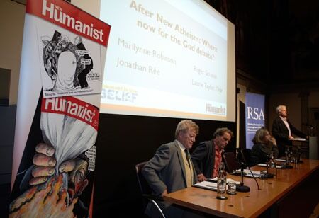 Filosofene Jonathan Rée og Roger Scruton og forfatteren Marilynne Robinson diskuterte nyateismens mangler på New Humanists debattmøte tidligere i høst.