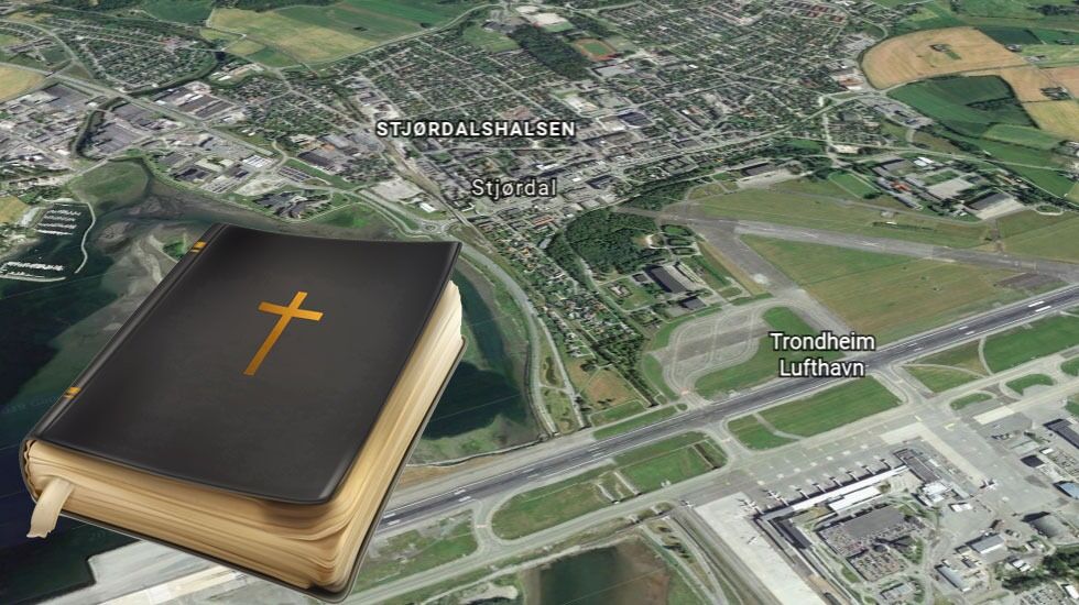 Det blir slutt på kommunalt innkjøp av bibler i Stjørdal kommune.
 Foto: Google earth + Shutterstock