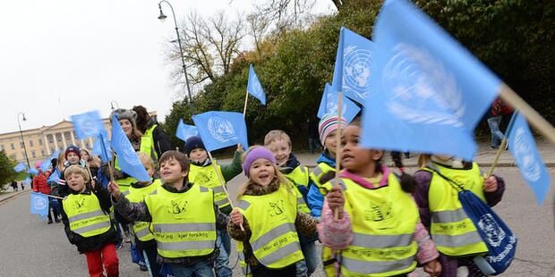 Det er tradisjon for feiring av FN-dagen i mange skoler og barnehager. Her fra fjorårets barnetog i Oslo. FN-sambandet/Terje Karlsen
 Foto: FN-sambandet/Terje Karlsen