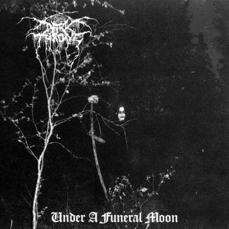 Darkthrones plate Under a funeral moon er en av norsk svartmetalls klassikere. Og kan du'kke lese logo'n, så er'u for gammal.