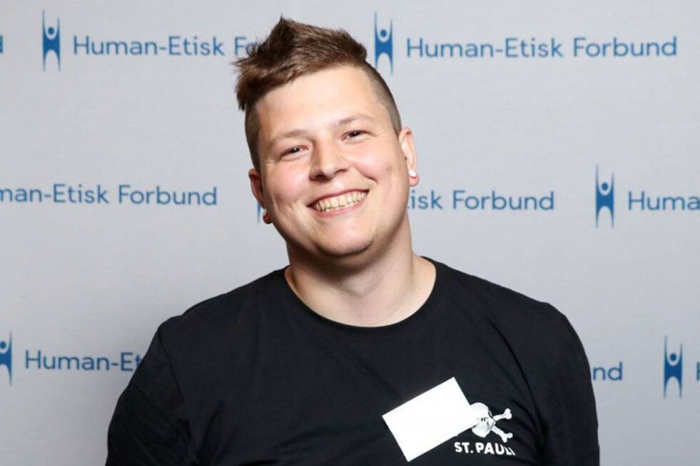Christian Lomsdalen er lektor i videregående skole, aktiv samfunnsdebattant og medlem i Human-Etisk Forbunds hovedstyre.