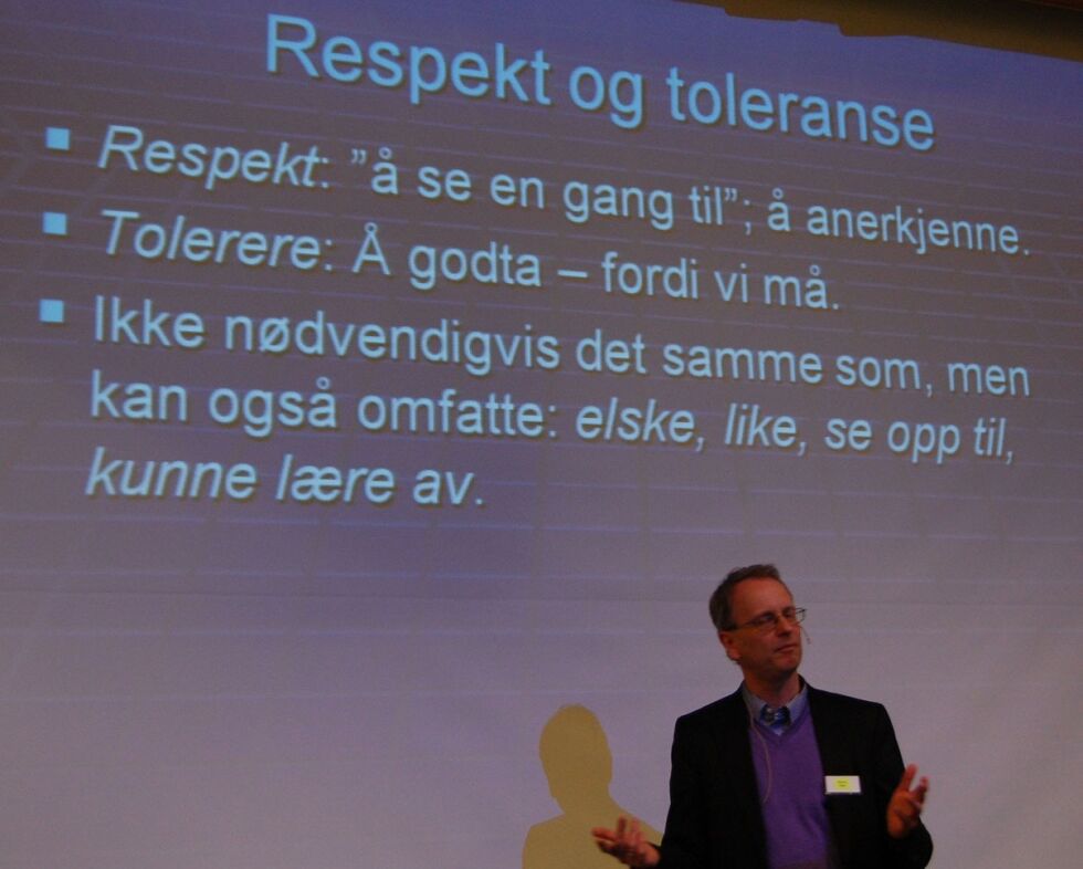 Filosof Henrik Syse forklarte forskjellen på toleranse og respekt.
 Foto: Tove Tangerud