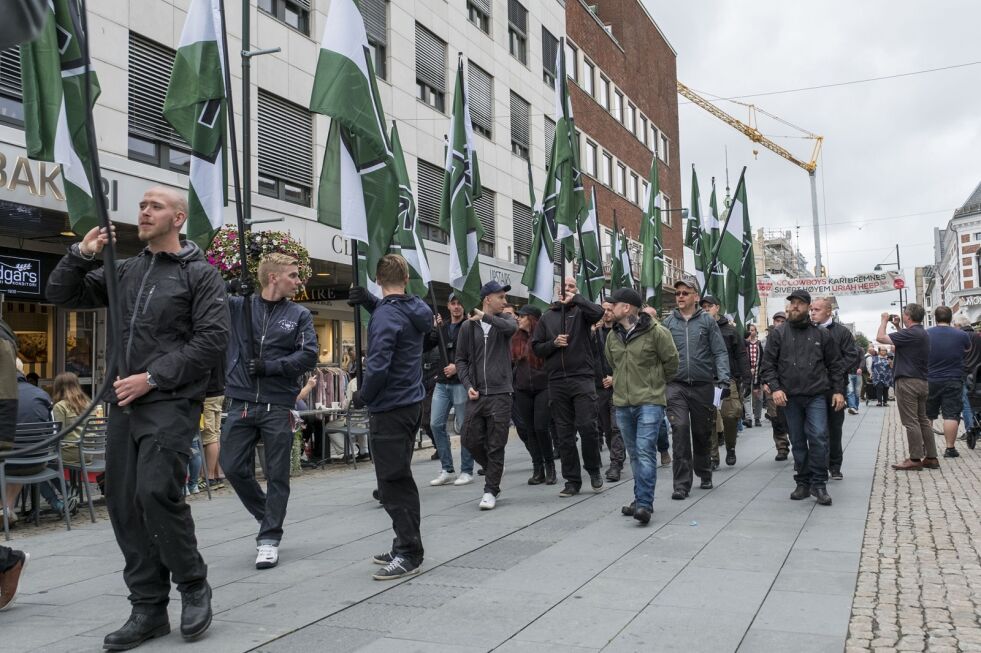Den Norske Motstandsbevegelsen marsjerer i Kristiansand sommeren 2017, i protest mot «homolobbyen». Foto: Tor Erik Schrøder/NTB Scanpix.