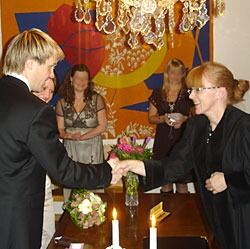 Venstre vil at alle skal gifte seg livssynsnøytralt og borgerlig. Som her i seremonirommet på Trondheim tinghus. Foto: Even Gran
