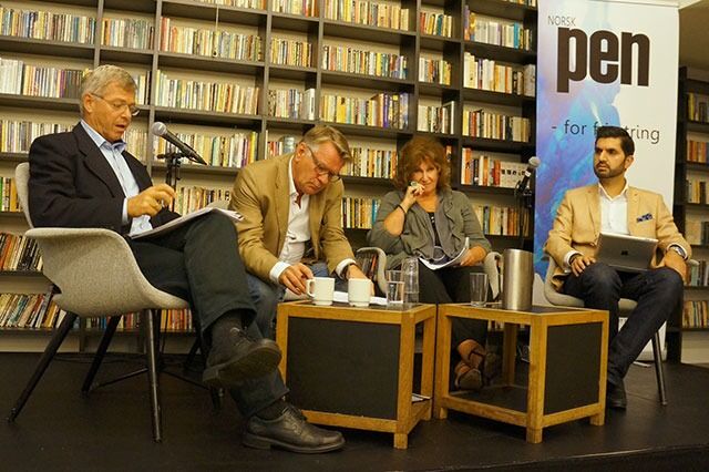 Panelet på Litteraturhuset sist tirsdag: Kjell Magne Bondevik, Jens Brun-Pedersen, Berit Reisel og Muhammed Usman Rana.
 Foto: Frida Sebina Skatvik