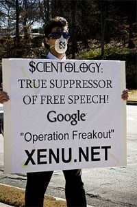Nettadressen Xenu.net figurerer overalt der folk protesterer mot scientologikirken. Dette bildet er fra Atlanta, USA. Se flere bilder her.