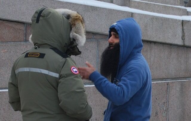 Arfan Bhatti (t.h.) er en av hovedpersonene bak en gruppe muslimske ytterliggående jihadister som er i vekst i Norge. Bildet er fra en demonstrasjon utenfor Stortinget i januar 2012.
 Foto: Even Gran