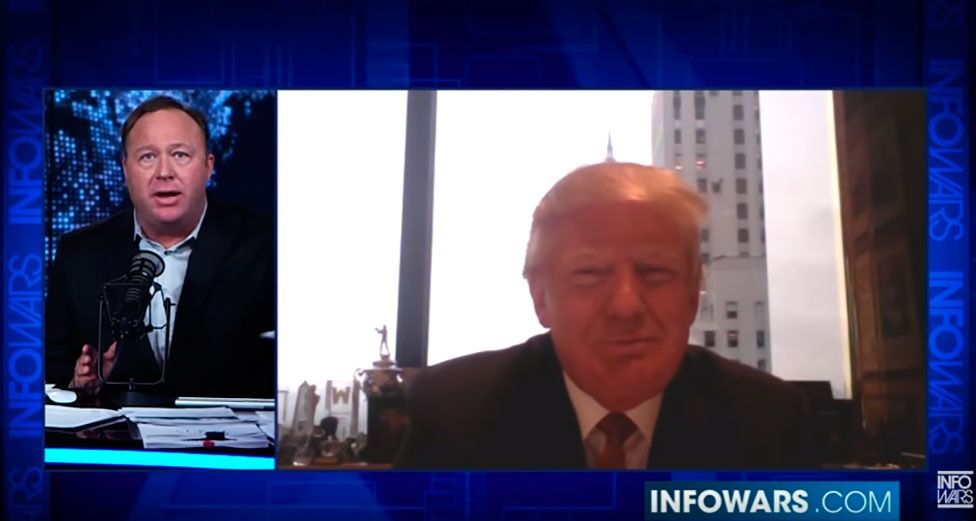 Donald Trump har blitt intervjuet av den rabiate konspirasjonsteoretikeren Alex Jones. I innslaget gav de to uttrykk for gjensidig beundring.
 Foto: Faksimile