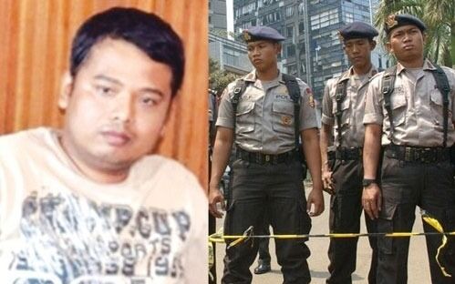 Alexander Aan (t.v.) risikerer fem års fengsel i Indonesia for å ha proklamert sin ateisme på Facebook.
