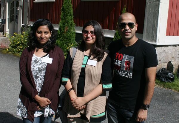 Gulalai Ismail besøkte Norge i forbindelse med den humanistiske verdenskongressen i Oslo i 2011. Her sammen med Priya Tayde fra India og Ishwor Ojha fra Nepal under HUs sommerleir 2011.
 Foto: Even Gran