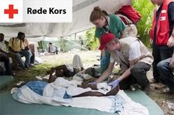 HEF gir 100.000 kroner til feltsykehuset som Røde Kors har satt opp i Haiti. I dag meldes det at sykehuset har operert sin første pasient. Foto: Røde Kors.