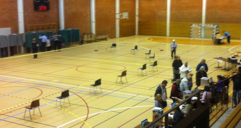 I Bodø hadde kirkevalget fått den borteste delen av idrettshallen (Stordalshallen).
 Foto: Jostein Toftebakk