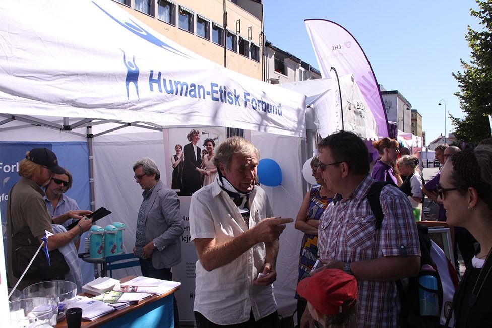 Human-Etisk Forbund er av de mange organisasjonene som har stand under Arendalsuka, som arrangeres denne uka.
 Foto: Even Gran