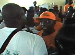 Angrepet ble filmet. Her ser vi Leo Igwe bli truet av en av de kristne inntrengerne, som alle hadde på seg oransje t-skjorter. Se hele filmen under.