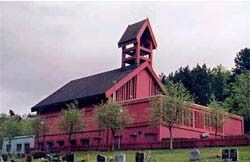 Dette er den nyeste av Lindås' ti kirker. Den heter Ostereidet kirke og ble vigslet i 1988. Bilde: disnorge.no