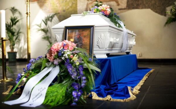 Flere velger livssynsåpen begravelse i Oslo, men færre ønsker dette på landsbasis
