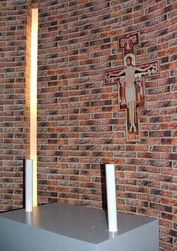 Og slik ser det ut i katolske St. Hallvard kirke og kloster på Enerhaugen - en kjent religion, men her i diaspora-innpakning.
