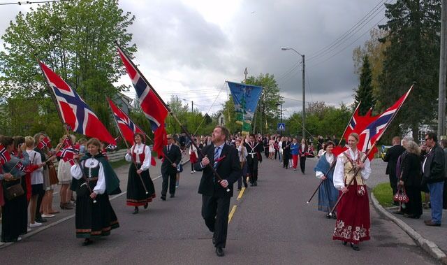 Det er svært vanlig å koble gudstjenester og andre kirkelige handlinger til Norges felles nasjonaldag.
 Foto: Even Gran