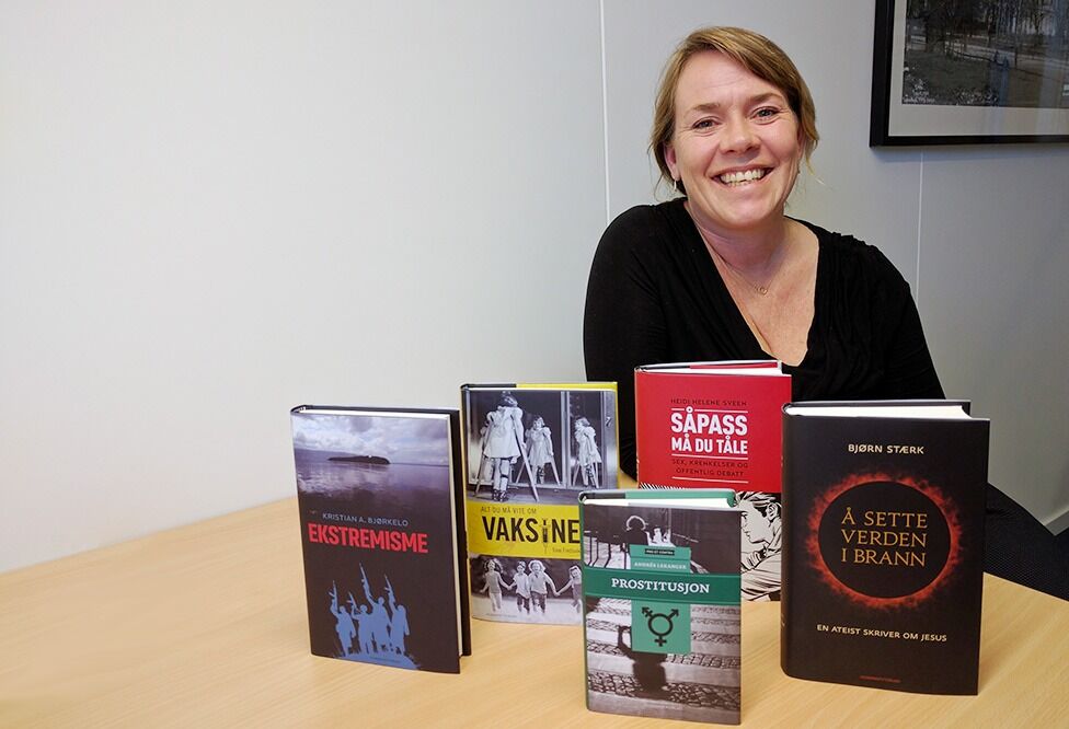Forlagssjef Bente Pihlstrøm er fornøyd med at Kulturrådet har kjøpt inn fem av sju utgitte bøker på forlaget hittil i år.
 Foto: Even Gran