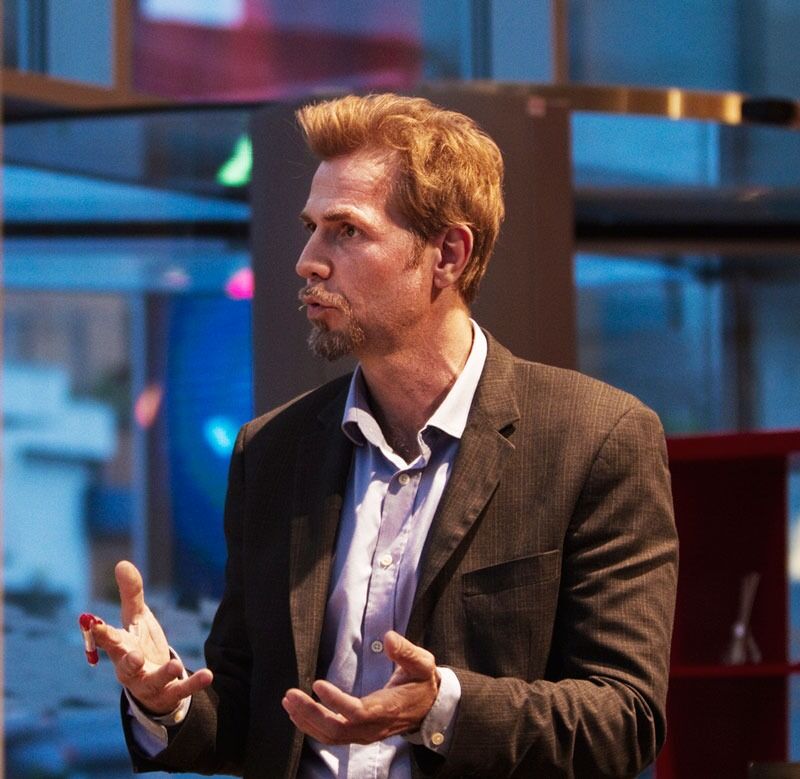 David Stenerud jobbet tidligere med NRK Ytring og ledet panlet i diskusjonen.
 Foto: Hogne Bø Pettersen