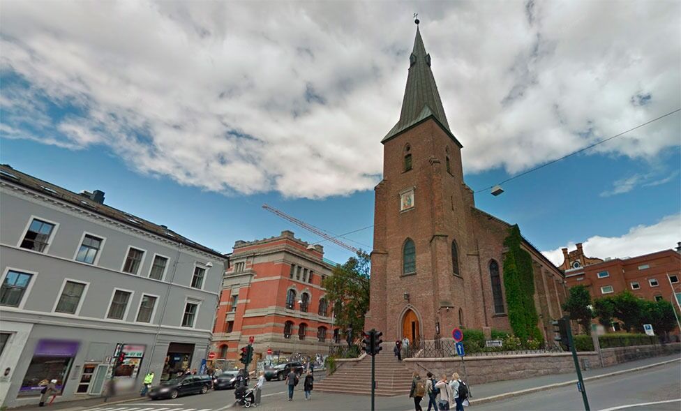 Sankt Olav domkirke i Ullevålsveien i Oslo, er hovedkirken til Oslo katolske bispedømme.
 Foto: Google street view