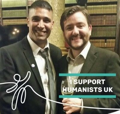 Hamza bin Waylat med Humanists UK-leder Andrew Copson. Waylat er nå aktiv i den britiske humanistbevegelsen.
 Foto: Humanist UK Twitter
