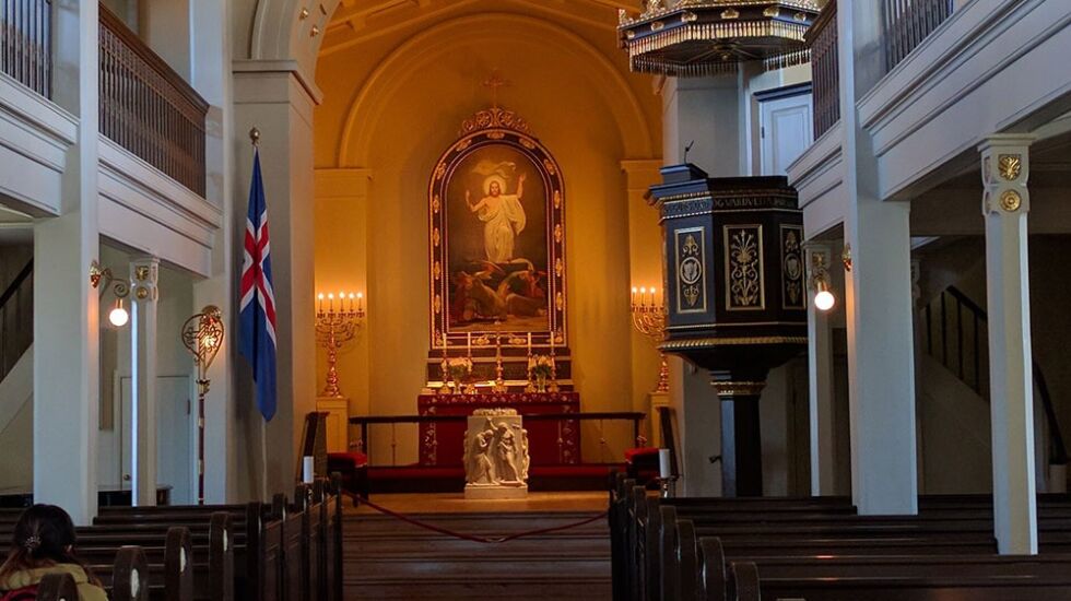 Islendinger, svensker og finner som flyttet til Norge før 2016, kan risikere å være medlemmer i den norske avdelingen til den hjemlige majoritetskirken. Illustrasjonsbilde: Domkirken i Reykjavik.
 Foto: Even Gran