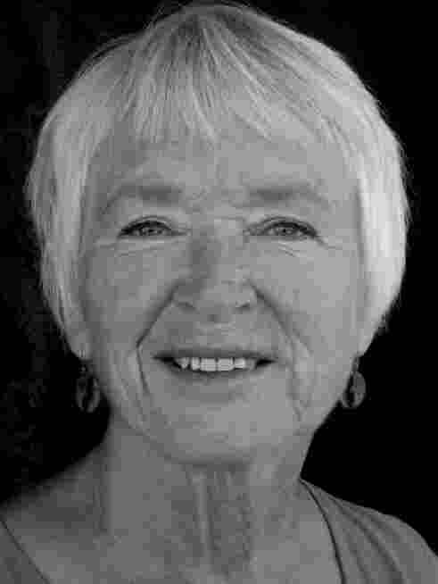 Forfatter Margaret Skjelbred mener ingen som leser Bibelen, kan tro at "Gud er god". Derfor oppfordrer hun til nærlesing.
 Foto: Tiden forlag