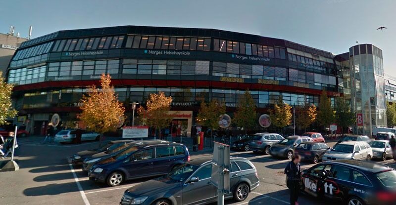Her, på Ullevaal stadion i Oslo, vil det snart ligge to private livssynshumanistiske ungdomsskoler, lover Kjetil Eide fra Akademiet.
 Foto: Google street view