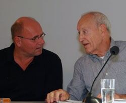 Egil Svartdal og Rudi Kessel i samtale før møtet.