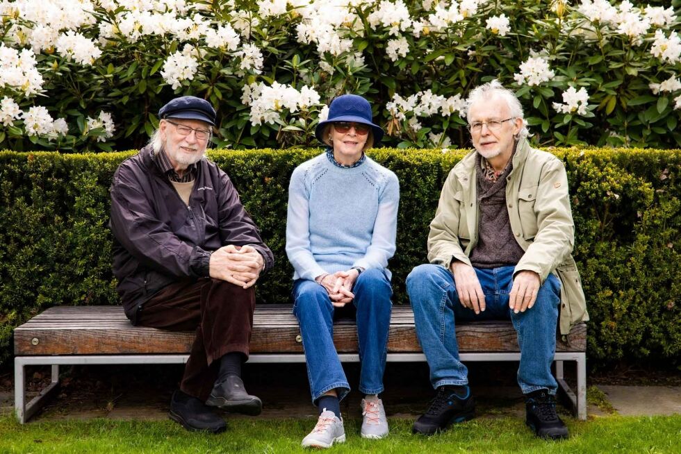Veteraner: De gamle kampfellene i livssynskampen Levi Fragell (t.v.), Kari Vigeland og Haftor Viestad pleier å møtes i hagen til HL-senteret på Bygdøy i Oslo.