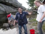 Stiftelsesleiren 2007 – På leir gjør man bl.a. det morsomme man kan gjøre på sommeren, inkludert å fiske krabber. Foto: HU