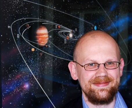 Astrofysiker Øystein Elgarøy tror ikke lenger at det står en evig skaper bak det han forsker på.