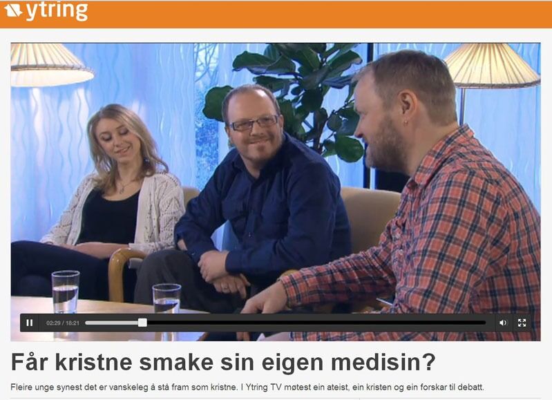 Fritanke.no-journalist Even Gran (t.h.) møtte religionsforsker Lars Laird Iversen og kristne Mari Finstad Berg til debatt på Ytring TV.
 Foto: Faksimile fra NRK
