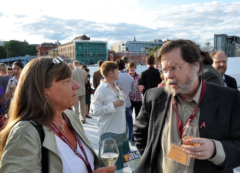 HEFs fagsjef Bente Sandvig og den amerikanske biologen og religionskritikeren PZ Myers på operataket.
 Foto: Arnfinn Pettersen